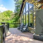 Pet-Friendly Delta Cabin With Private Hot Tub!