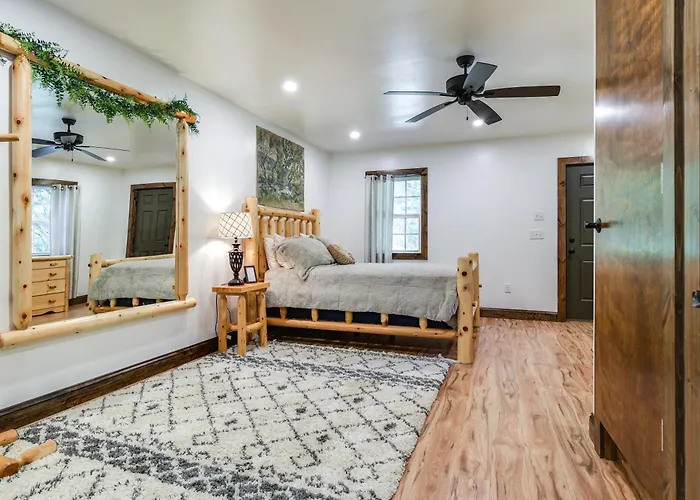 Pet-Friendly Delta Cabin With Private Hot Tub!