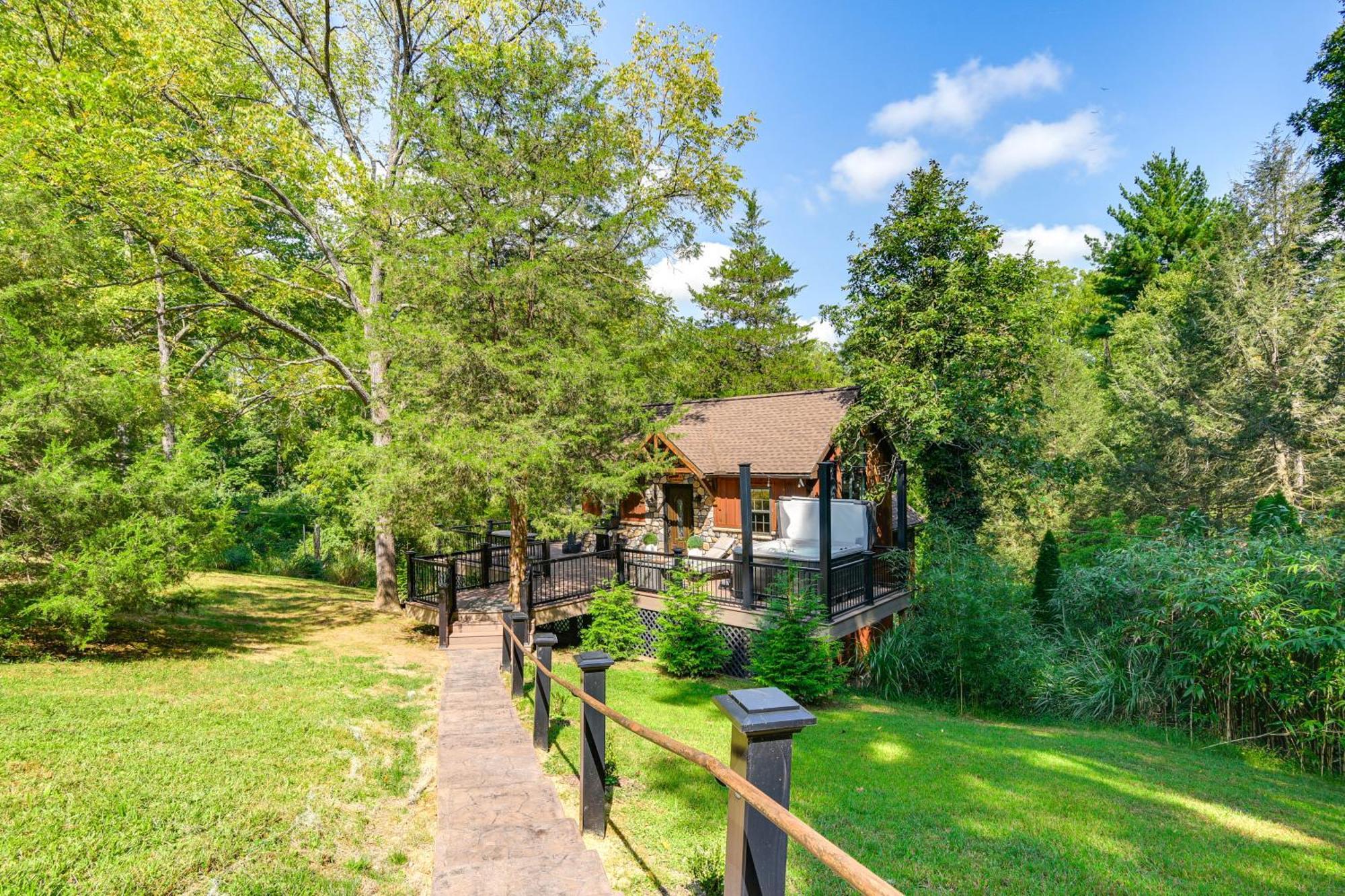 Pet-friendly With Private Hot Tub! * Delta