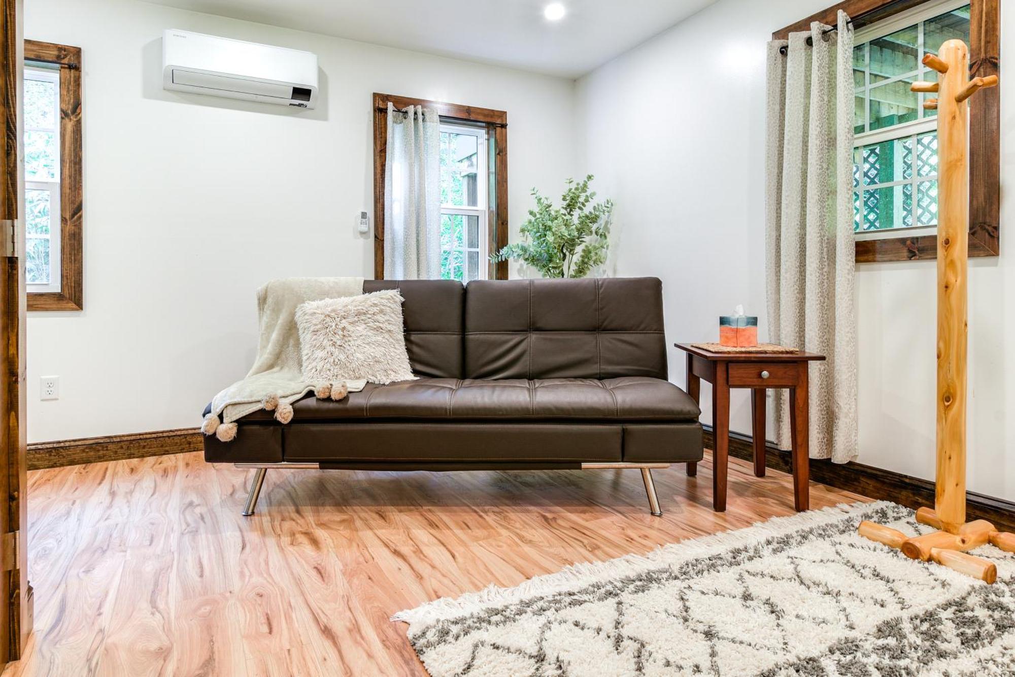 Holiday home Pet-friendly With Private Hot Tub!