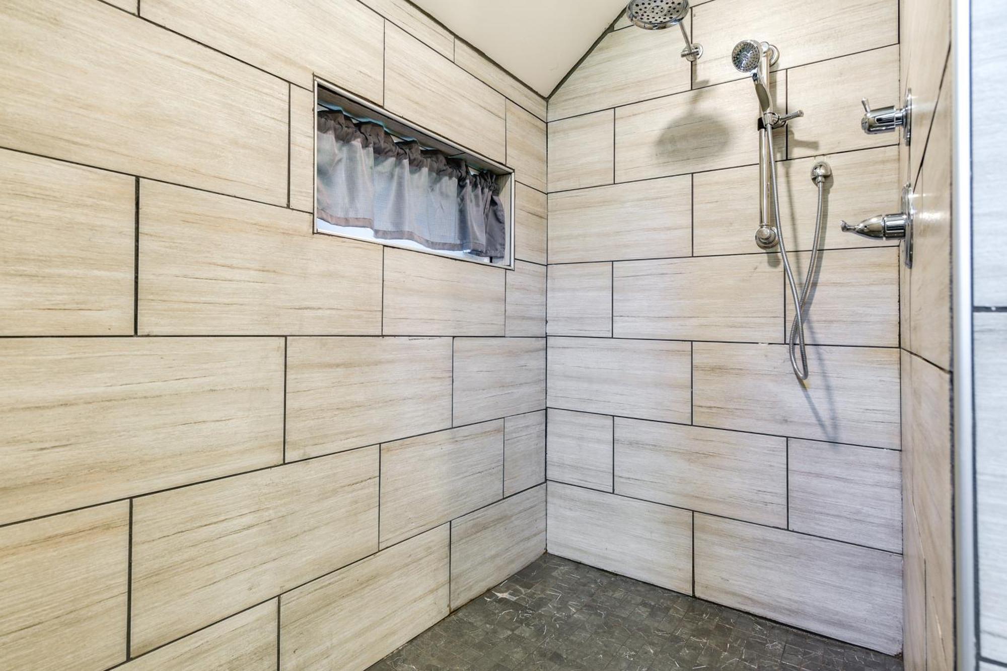 Pet-friendly With Private Hot Tub! Holiday home Delta
